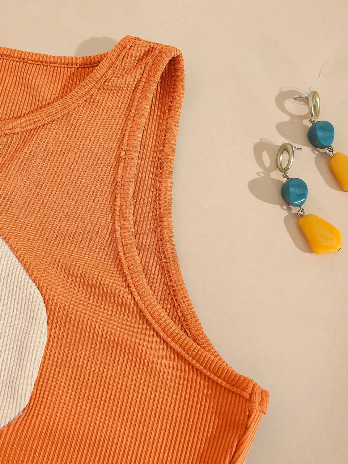 SweatyRocks Women's Color Block Ribbed Knit Crop Tank Top Round Neck Cut Out Slim Fit Crop Vest Tops